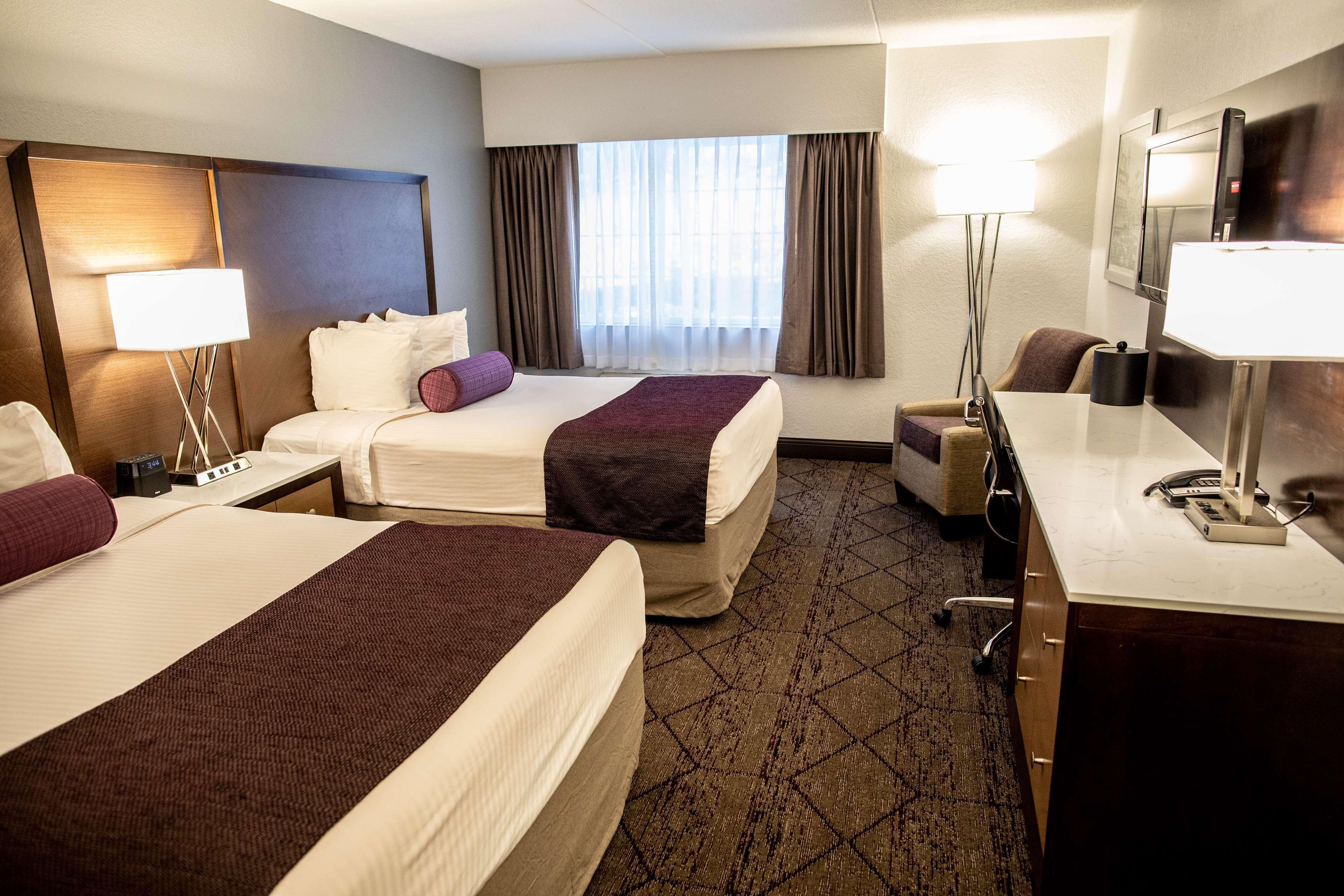 Best Western Plus Longbranch Hotel & Convention Center Cedar Rapids Bagian luar foto