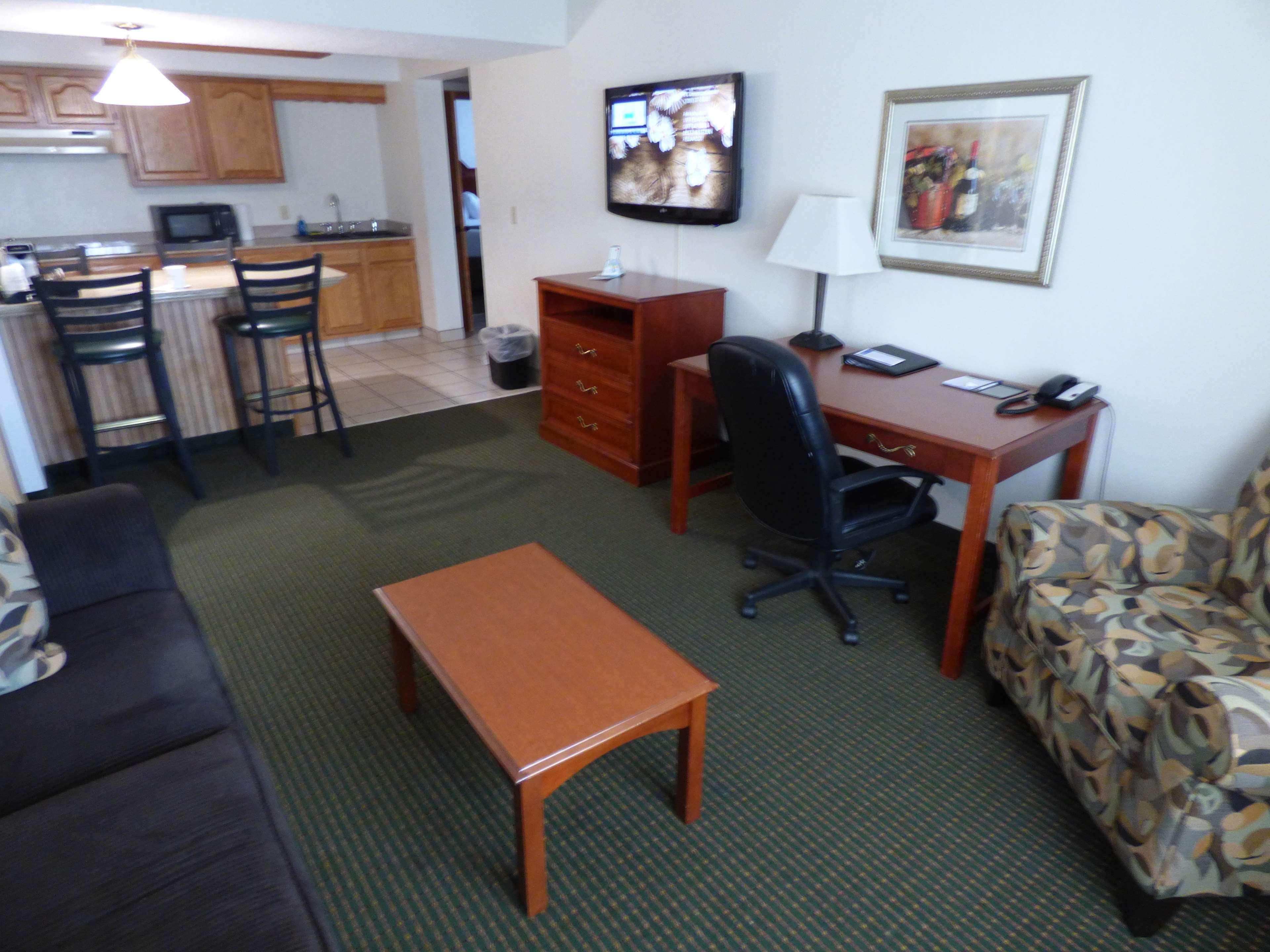 Best Western Plus Longbranch Hotel & Convention Center Cedar Rapids Bagian luar foto