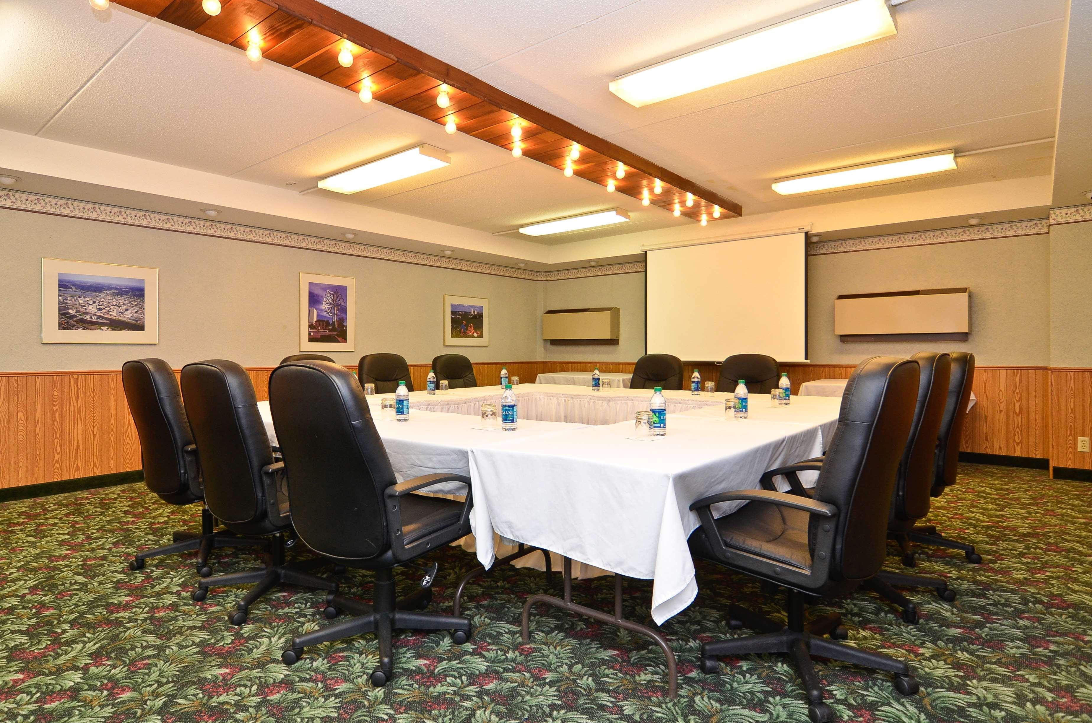 Best Western Plus Longbranch Hotel & Convention Center Cedar Rapids Bagian luar foto