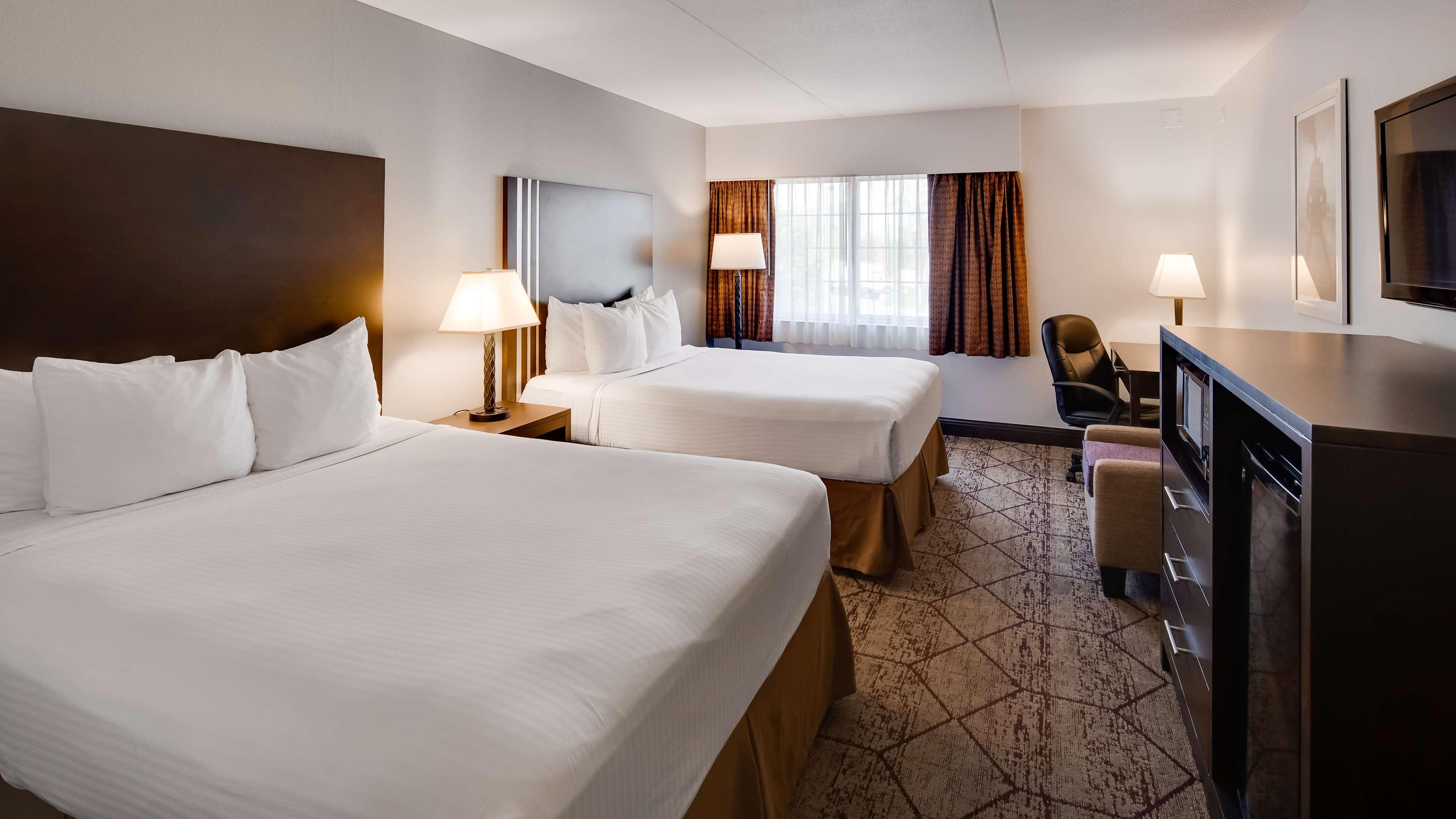 Best Western Plus Longbranch Hotel & Convention Center Cedar Rapids Bagian luar foto